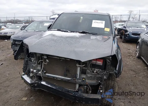 2018 Toyota 4Runner Sr5 Prem/Ltdl/Trail/Trd z USA, uszkodzony, nr VIN JTEBU5JR4J5515414